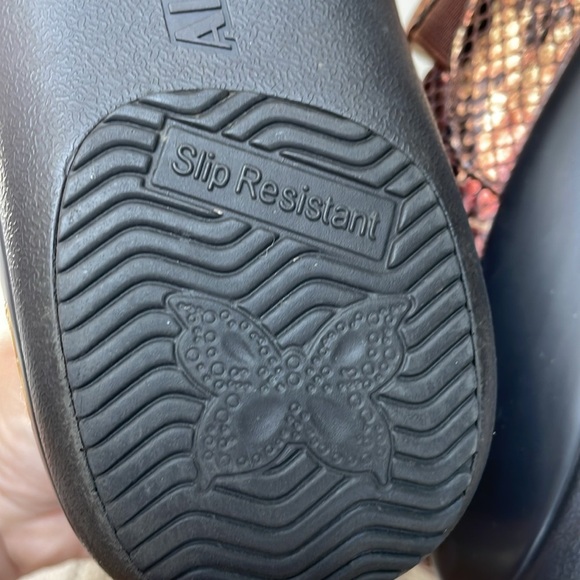 Women’s Alegria Sz 37 Bronze/Copper Snake Print Clogs. Slip resistant. Leather - Picture 7 of 11